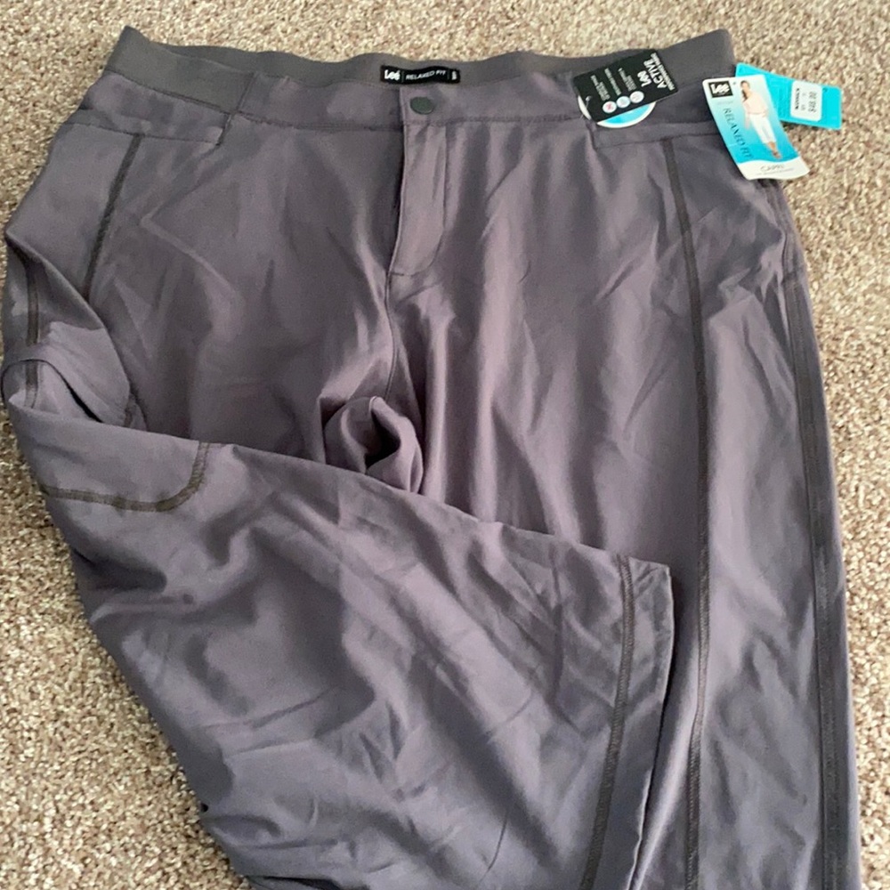 Women’s relaxed crops